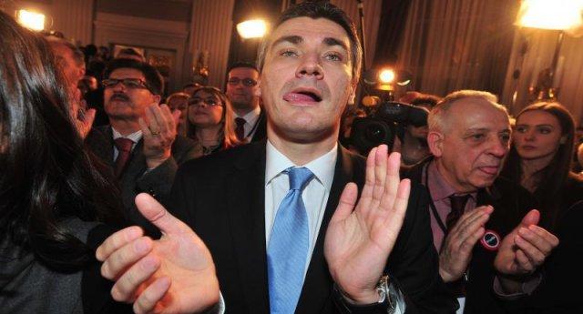 Diplomatija u ludačkoj košulji: Zoran Milanović, političar bez kompasa