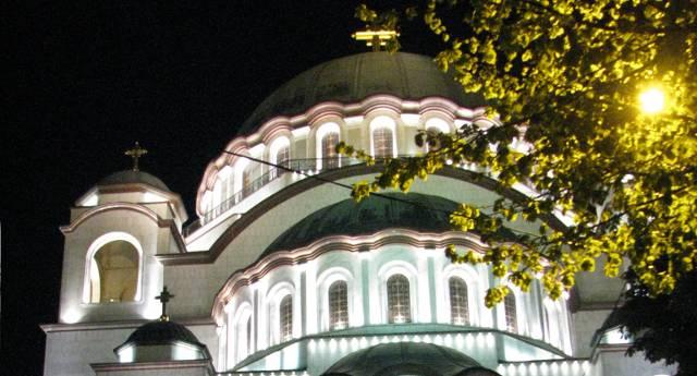 Mi gradimo hram, sram gradi nas: Vračarski spomenik sujeti