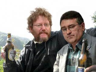 Izliv radosti i napad sreće: Antonić i Vukadinović slave smrt e-novina uz pivce