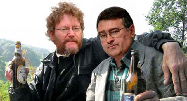 Izliv radosti i napad sreće: Antonić i Vukadinović slave smrt e-novina uz pivce