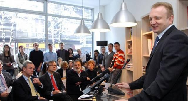 Da uživate u Kući i da uvek pamtite ko vam je Kuću dao na poklon: Dragan Drvosek, stub ljudskih prava i platana