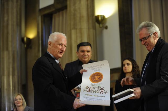 Matija Bećković primio nagradu umesto Spajdermena: Odlično je što u srpskom narodi postoji otpor prema pismenosti