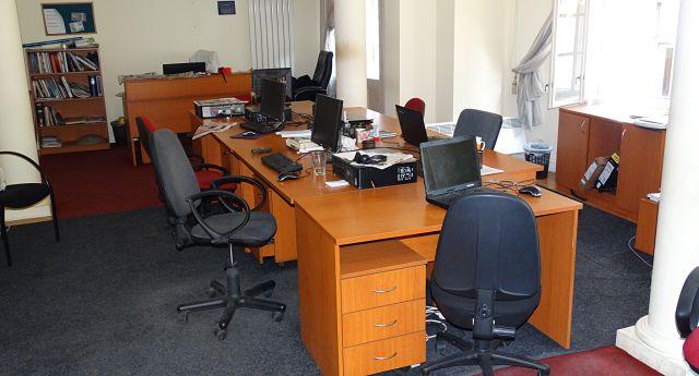 Prepuna redakcija, živost na sve strane: Zamrznuti portal