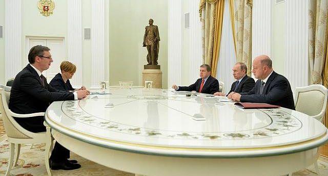 Susret izbornog pobednika i stvarnog vladara Srbije: Vučić i Putin za istim stolom