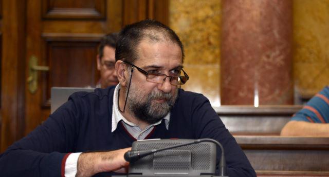 Navikava se na ambijent: Obradović u Skupštini Srbije