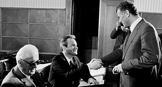 Poslednji pozdrav: Slobodan Milošević i Ivan Stambolić na Osmoj sednici, pre smene